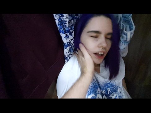 ❤️ 在壁櫥裡找到我姐姐並幫她射精 ❤️ 他媽的 在我們 ❌️